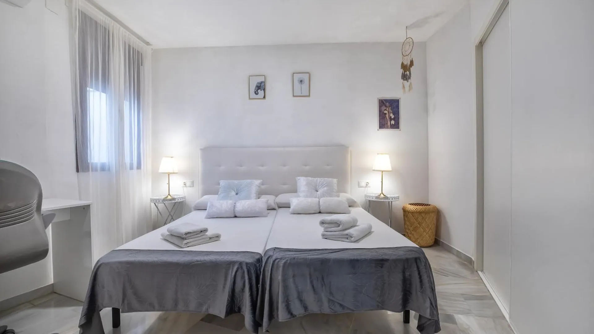 Encanto En La Juderia: Apartamento Con Patio contacts